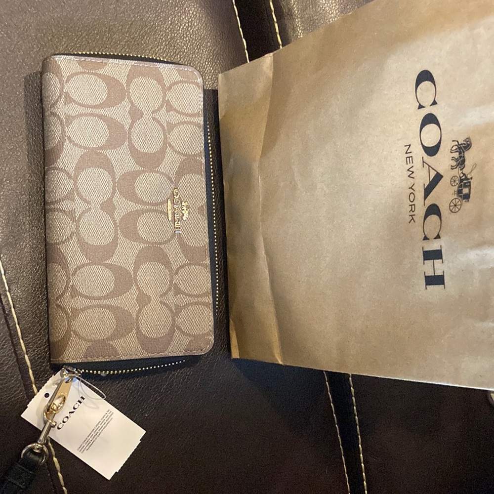 NO LONGER AVAILABLE- COACH - beautiful zip up wallet-Brand New/tags.